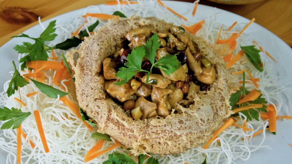 Yam ring (Taro Basket) with Kung Pao chicken (佛钵飘香)