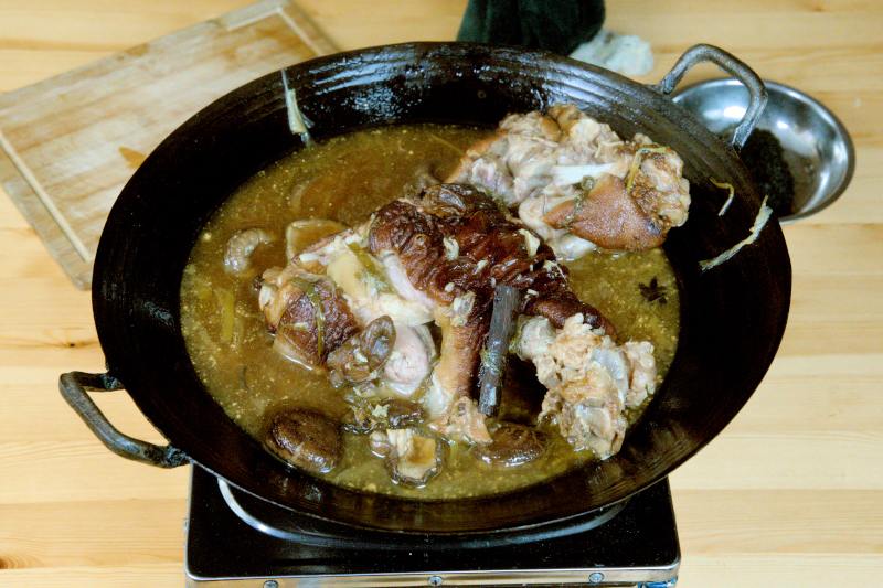 Be patient and braise the pork knuckle over low, gentle heat until it is soft and tender.