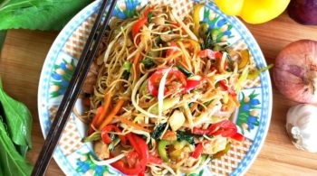 Chow mien 炒面 recipe, the classic American-Chinese version of Chinese fried noodles. Prepare with cast iron wok and the special chow mein sauce.