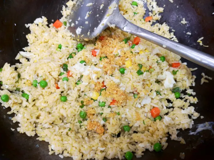 Fried rice in the wok