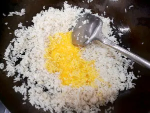 Combine the rice with the yolk