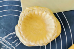 How to trim the excess pastry for egg tart