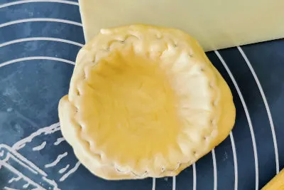How to trim the excess pastry for egg tart
