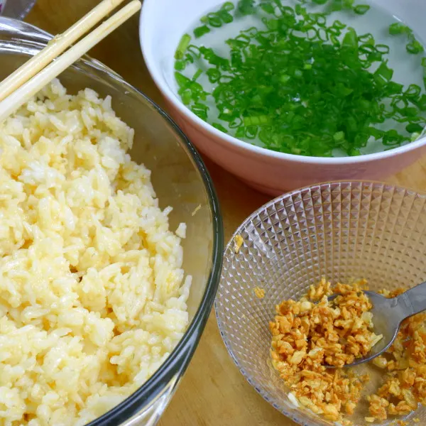 fried rice with garlic and scallions