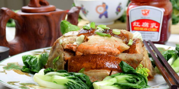 Braised pork belly with taro (芋头扣肉) How to make in 4 steps