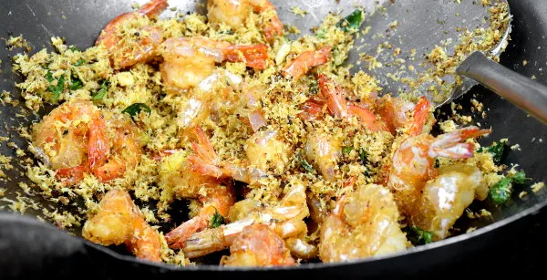 how to cook butter prawns