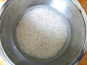 soak rice for rice porridge