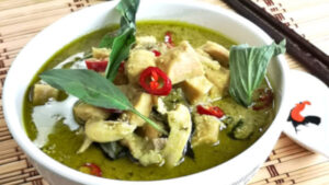 traditional thai green curry featured image