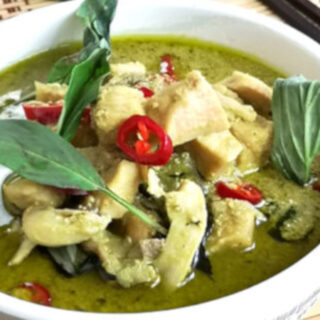 traditional thai green curry featured image