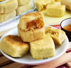 TaiwaneseChinese Pineapple Cakes  Kirbies Cravings