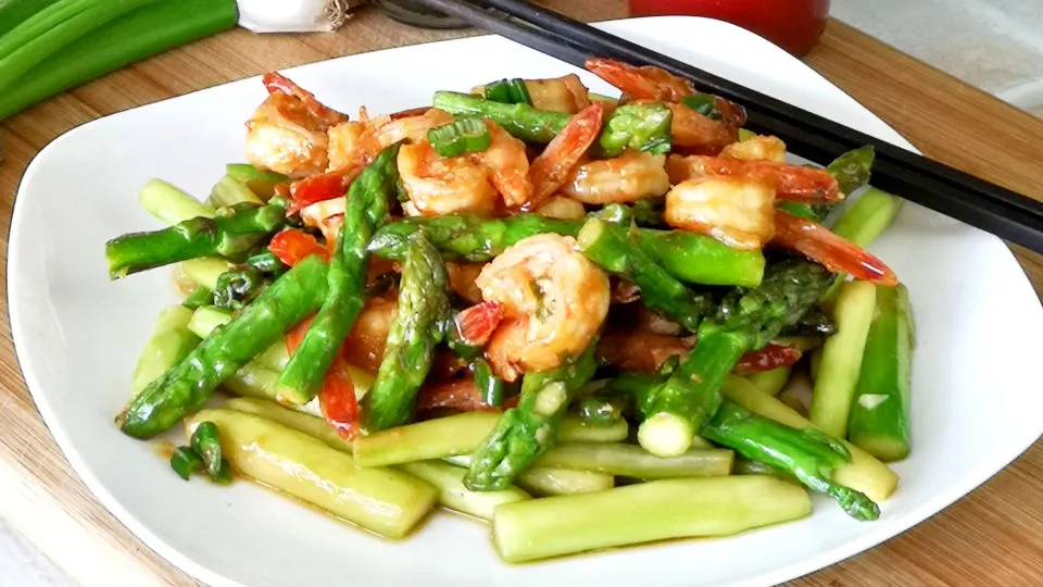 shrimp and asparagus stir fry featured image