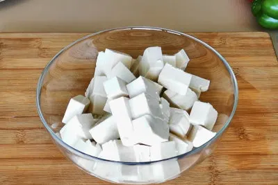 sweet and sour tofu - cut the tofu