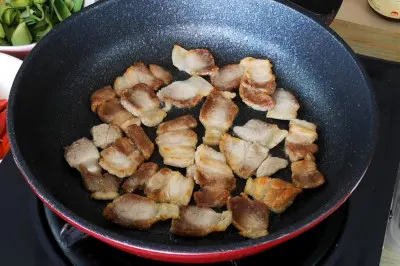 twice-cooked pork - pan fry the pork