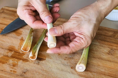 Lemongrass chicken - lemongrass remove sheath