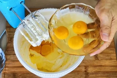 Marble cake - add egg