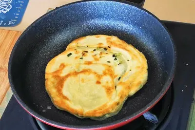 Scalion pancake - pan-fry
