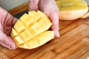 mango sticjy rice - cut mango