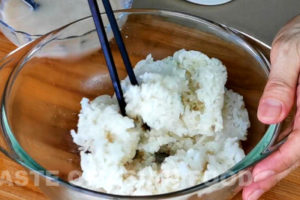 mango sticjy rice - mix coconut milk with rice
