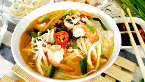Ipoh shredded chicken noodles featured image