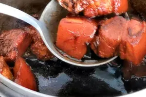 braised pork - reduce to become thick sauce