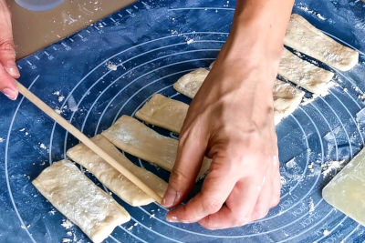 apply water on the dough with a chopstick.