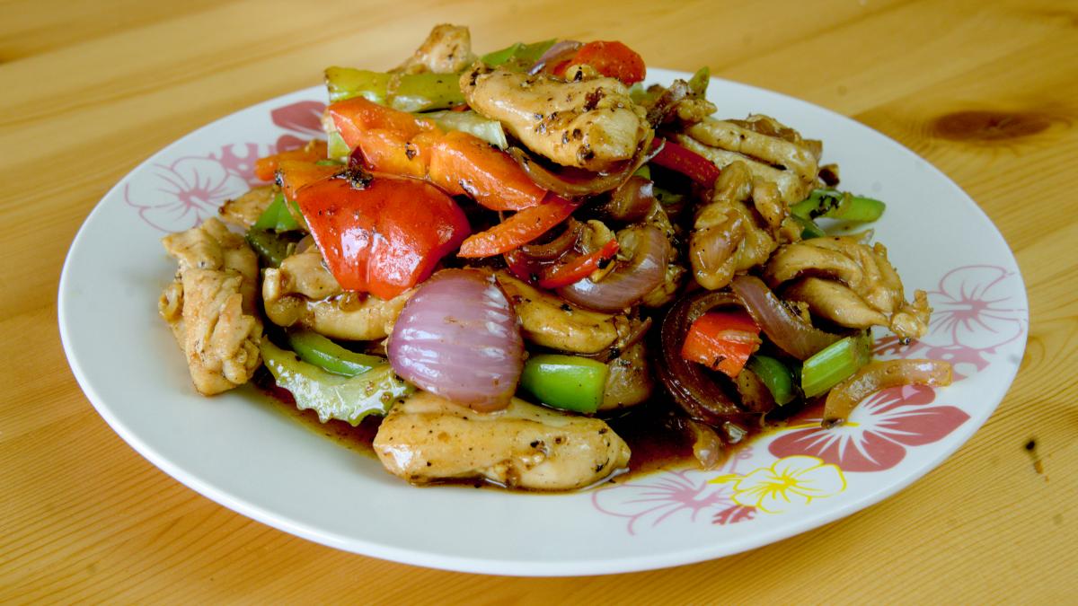 Black pepper chicken Chinese stir-fry