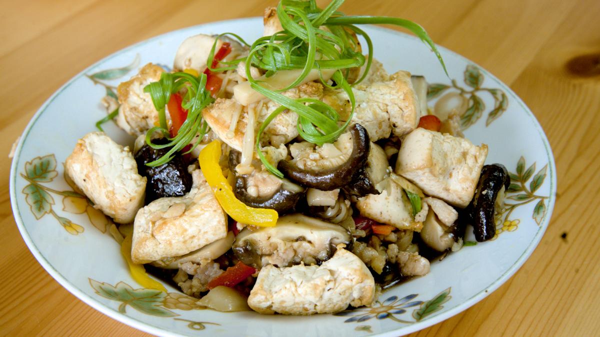 Tofu with mushrooms stir-fry