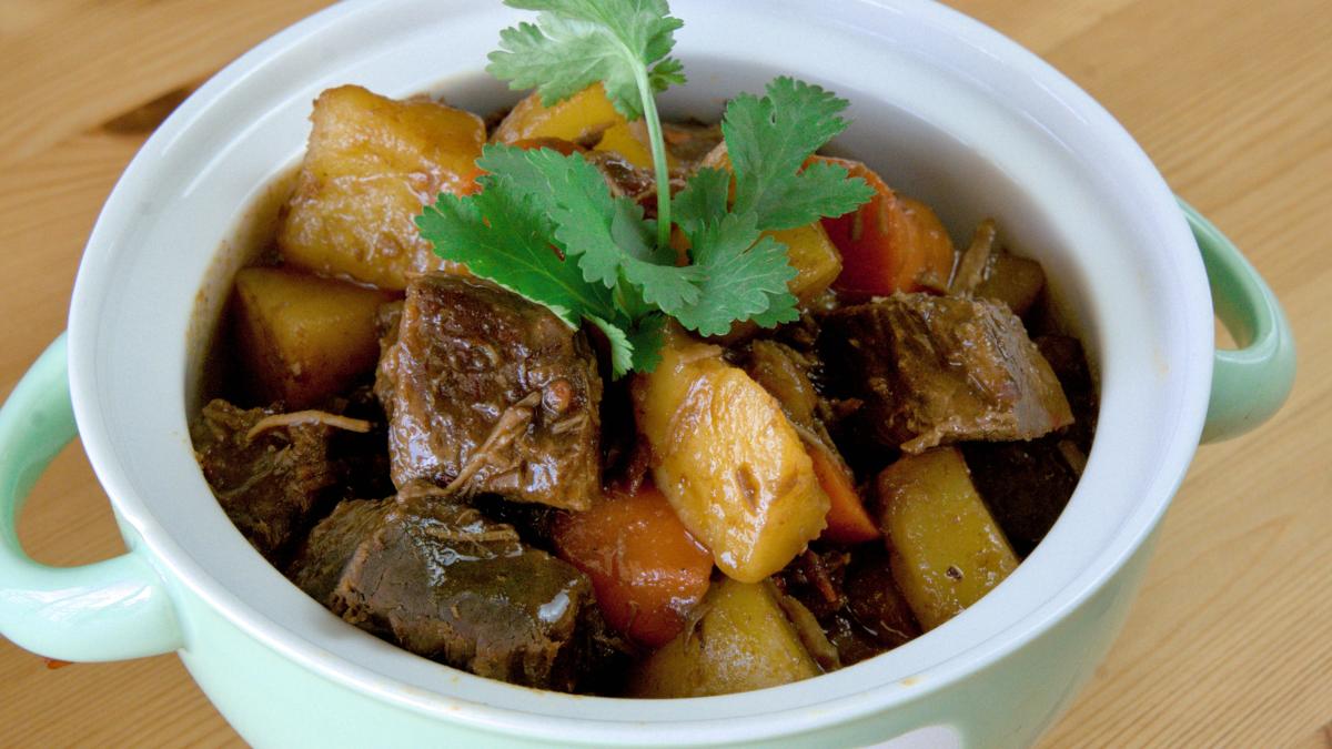 Beef stew with potatoes Chinese style