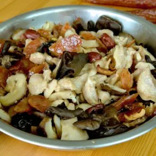 chicken with Chinese sausage featured image