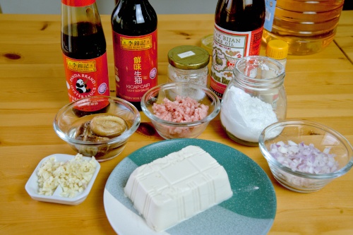 (Ingredients for minced pork with tofu)