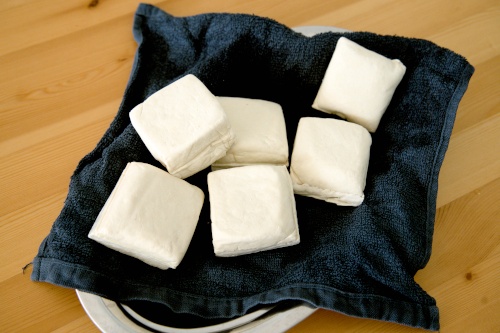 Dry the tofu with paper towel or dry cloth