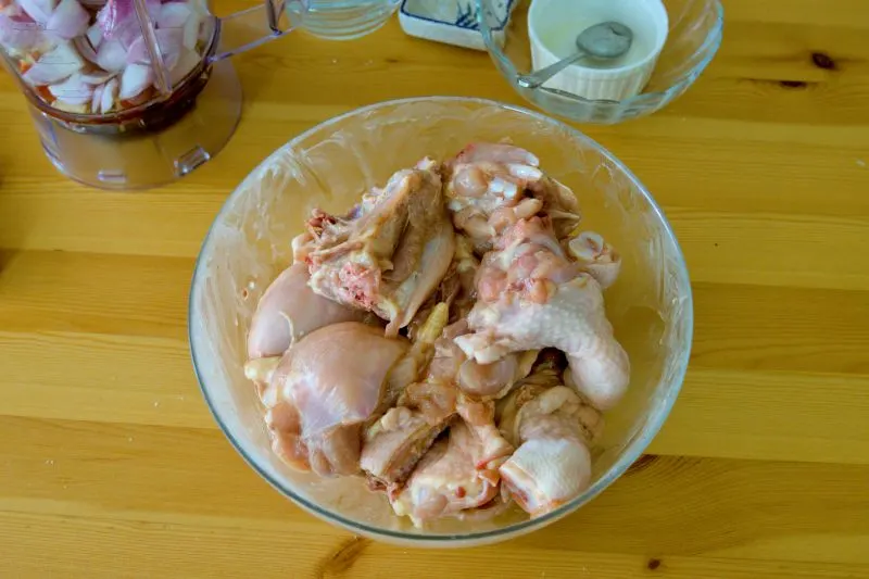 Mariante the chicken before deep frying