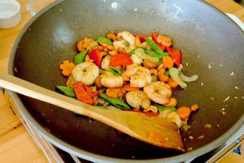 The cashew shrimp is now ready to serve