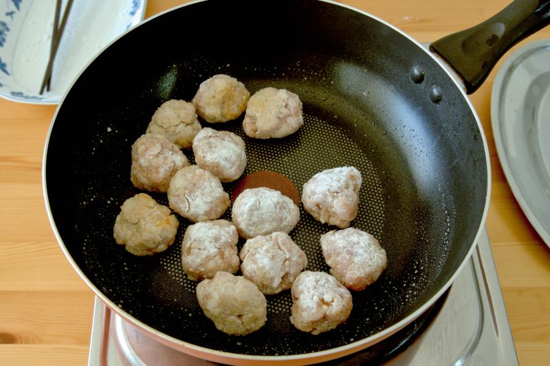 how to make Chinese style pan fried meatballs