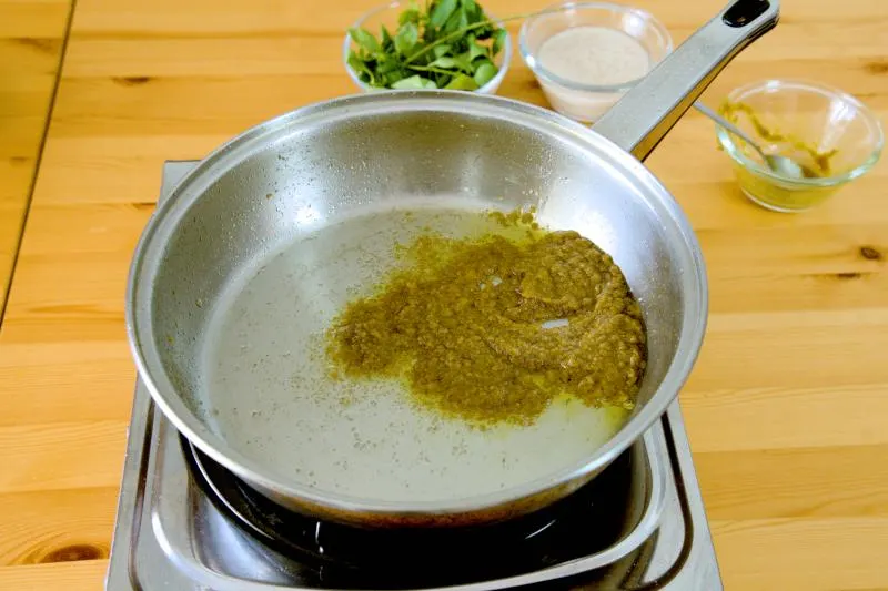 saute the green curry paste