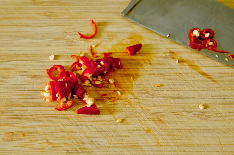 Cut the bird's eye chilies into small pieces