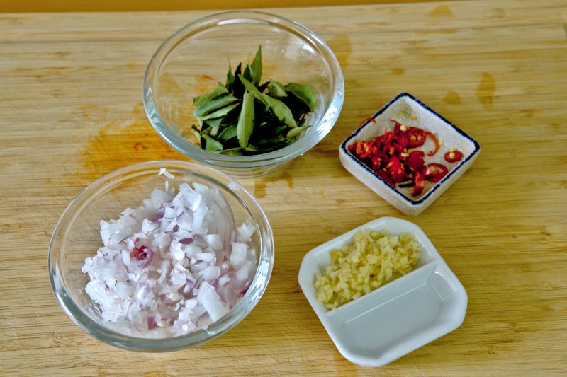 Ingredients to make a eKam Heong sauce