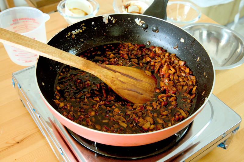 Prepare the meat filling for the bao