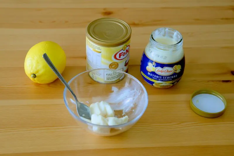 Make the salad dressing with mayo, condensed milk and lemon