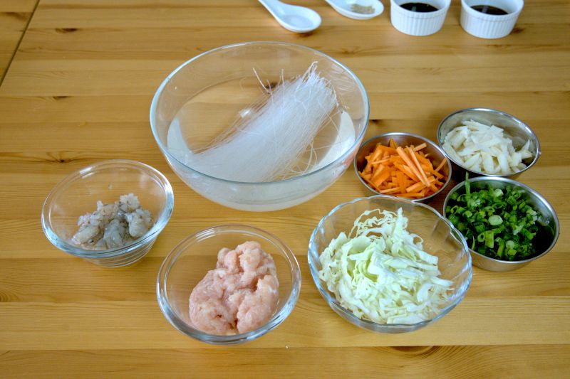 Prepare all the ingredients to make Chinese Style Spring Roll.