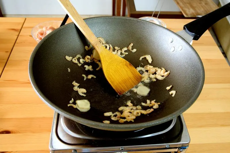  lightly pan-fry the dried shrimp until they turn aromatic