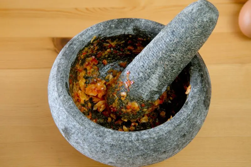 Place the garlic and chilies in the mortar and grind them into a paste. Basil fried rice.