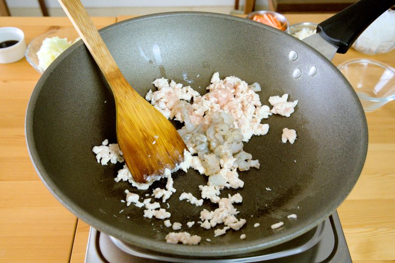 Heat some oil in a wok. Stir-fry the meat and shrimp until fully cooked.