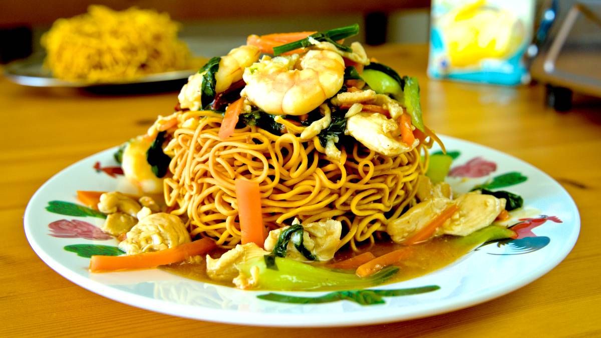 Yi Mein (yee mee / 伊面) - Cantonese noodles recipe - Taste Of Asian Food