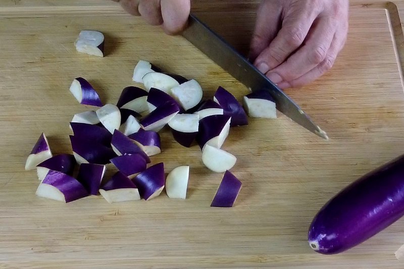  slice the eggplants into wedges