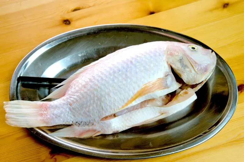 To steam the fish, place two chopsticks on a stainless steel plate. 