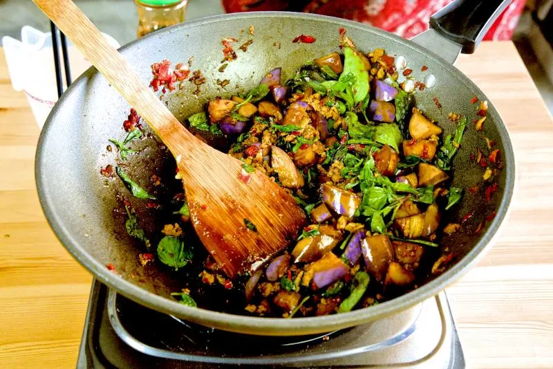 the eggplant stir fry with bsil and chicken