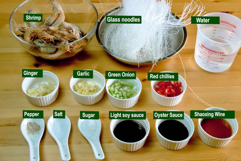 Ingredients required to make shrimp and glass noodles