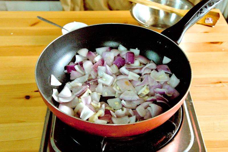 Heat oil in a large skillet and sauté the onion slices until soft. to make borscht soup