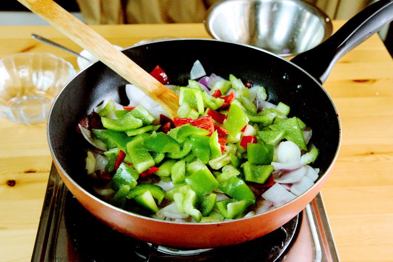 Préparation de la soupe borscht à la hongkongaise à partir de zéro